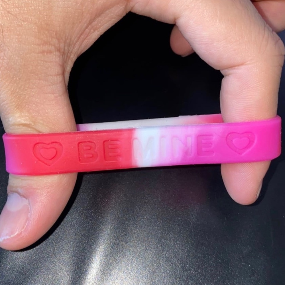 Pink/Red Rubber Band Hobby Lobby “Be mine” bracelet 7 Inches one size expand